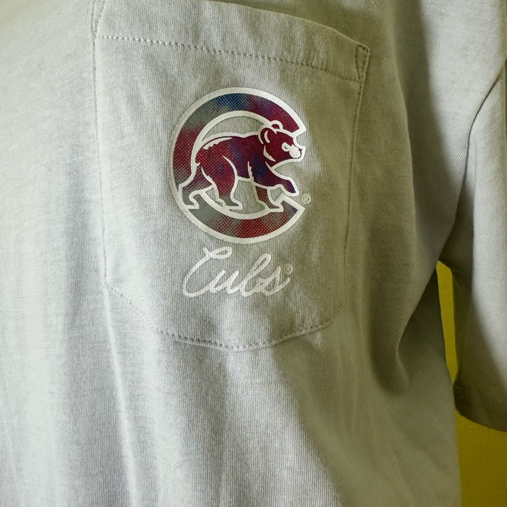 Majestic Chicago Cubs Logo Short Sleeve Pocket T-shirt Large Gray Unisex